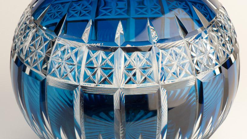 Florero de Cristal Tallado | Colección Museo de Artes Decorativas Florero de Cristal Tallado | Colección Museo de Artes Decorativas