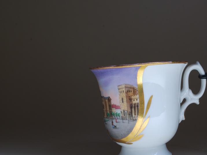 Taza con paisaje urbano