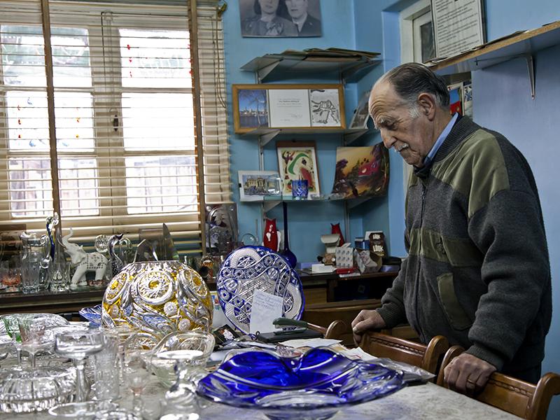 Guillermo Méndez, maestro tallador de Cristal Yungay