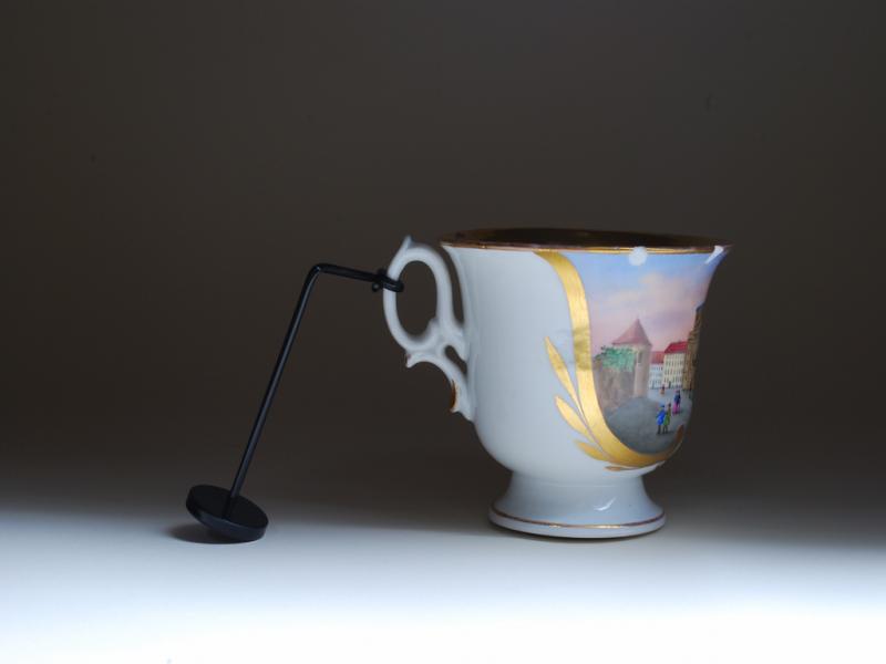 Taza con paisaje urbano