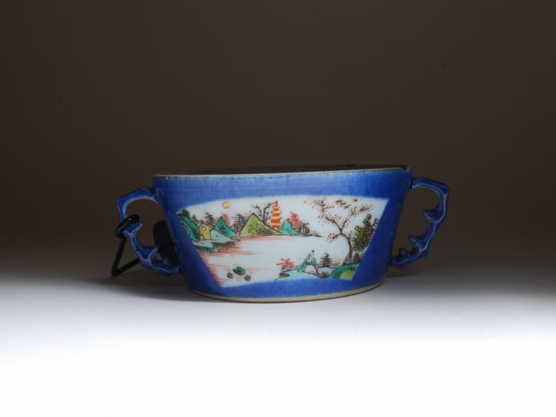 Recipiente con paisaje